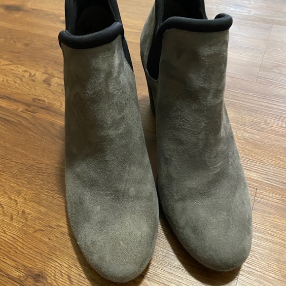 NWT Clarks Gray suede bootie - Picture 3 of 5